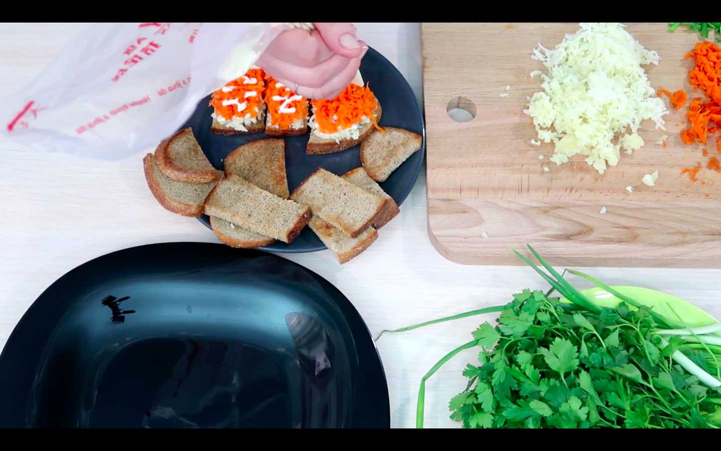 Бутерброды с селедкой под шубой-Шаг 4