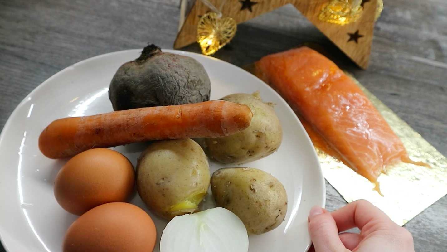 Селедка под шубой с красной рыбой-Шаг 1