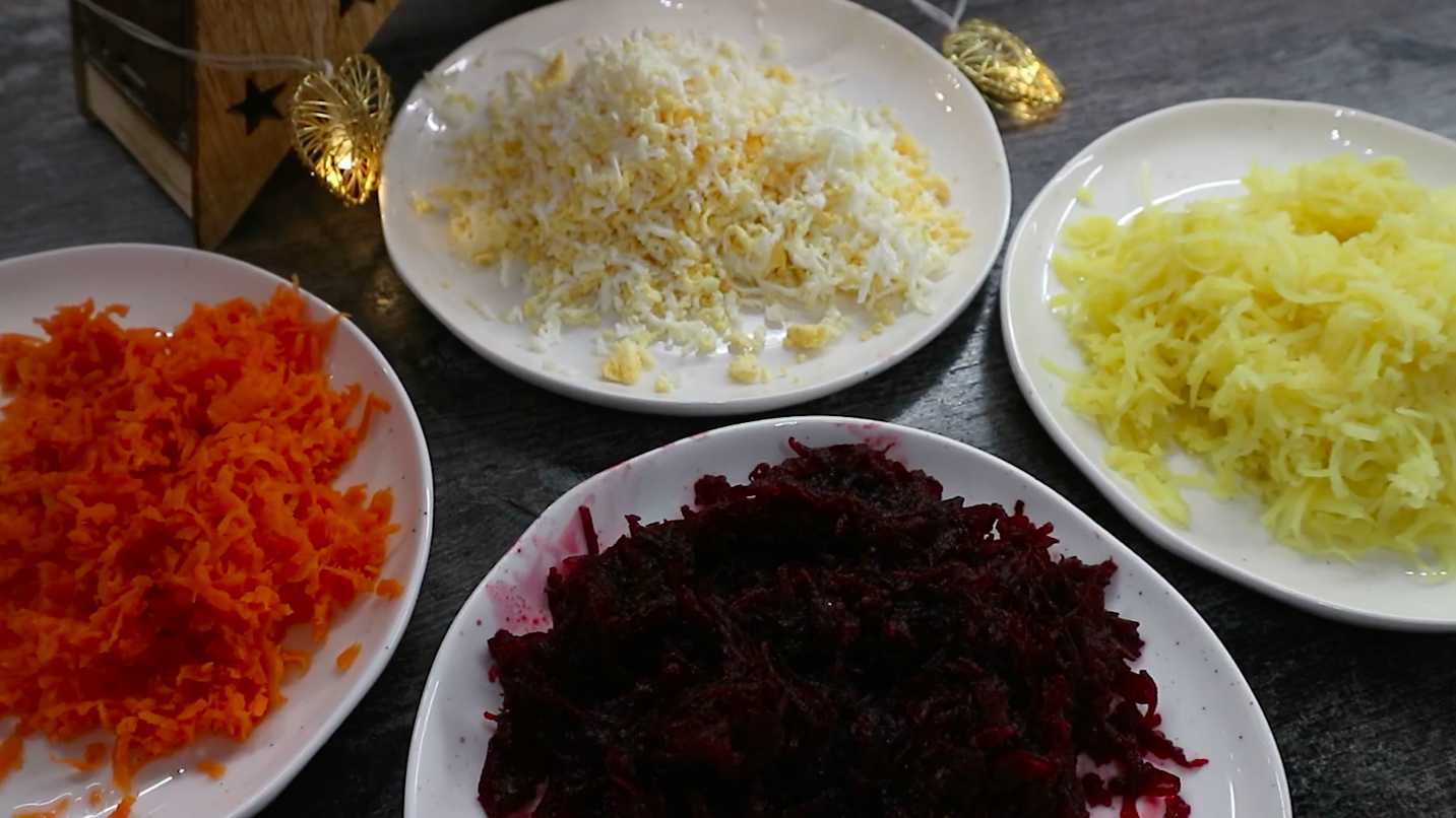 Селедка под шубой с красной рыбой-Шаг 2