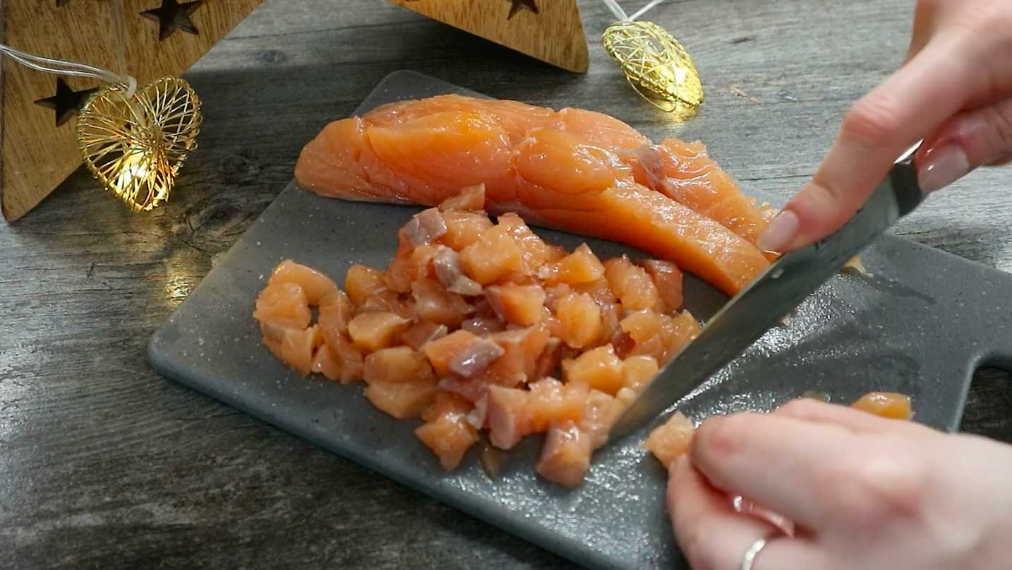 Селедка под шубой с красной рыбой-Шаг 4