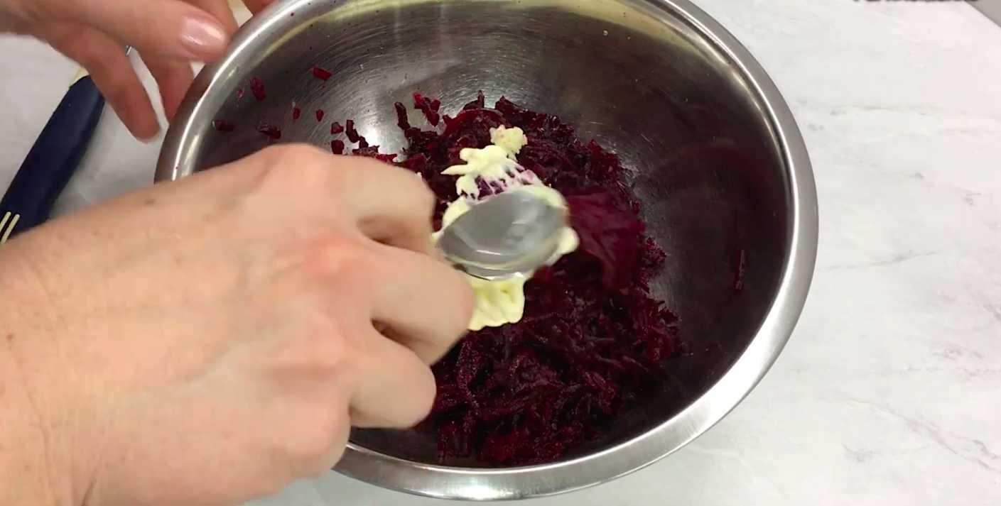 Селедка под шубой со шпротами-Шаг 8