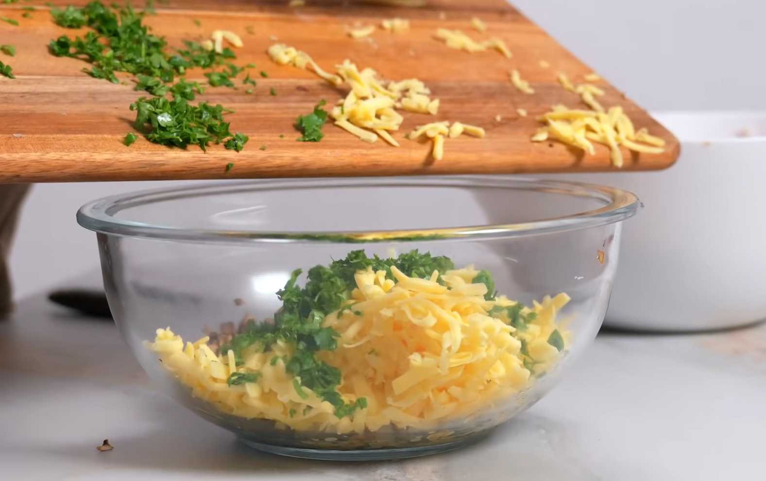 Рулет из фарша с грибами и сыром-Шаг 6