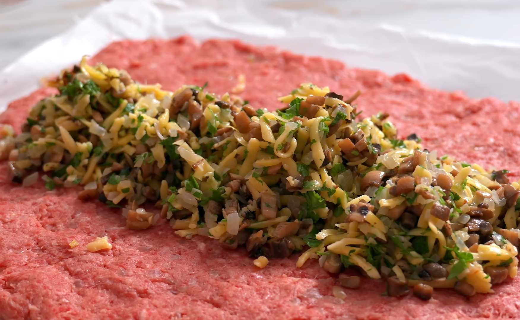 Рулет из фарша с грибами и сыром-Шаг 9