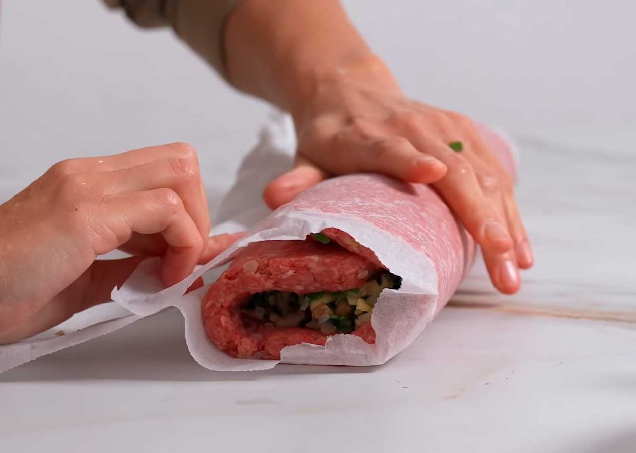 Рулет из фарша с грибами и сыром-Шаг 10