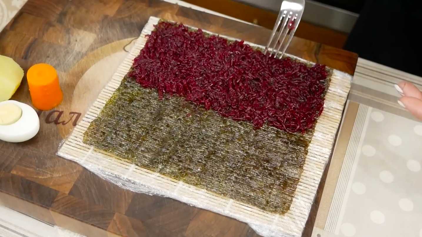 Роллы Селедка под шубой-Шаг 3