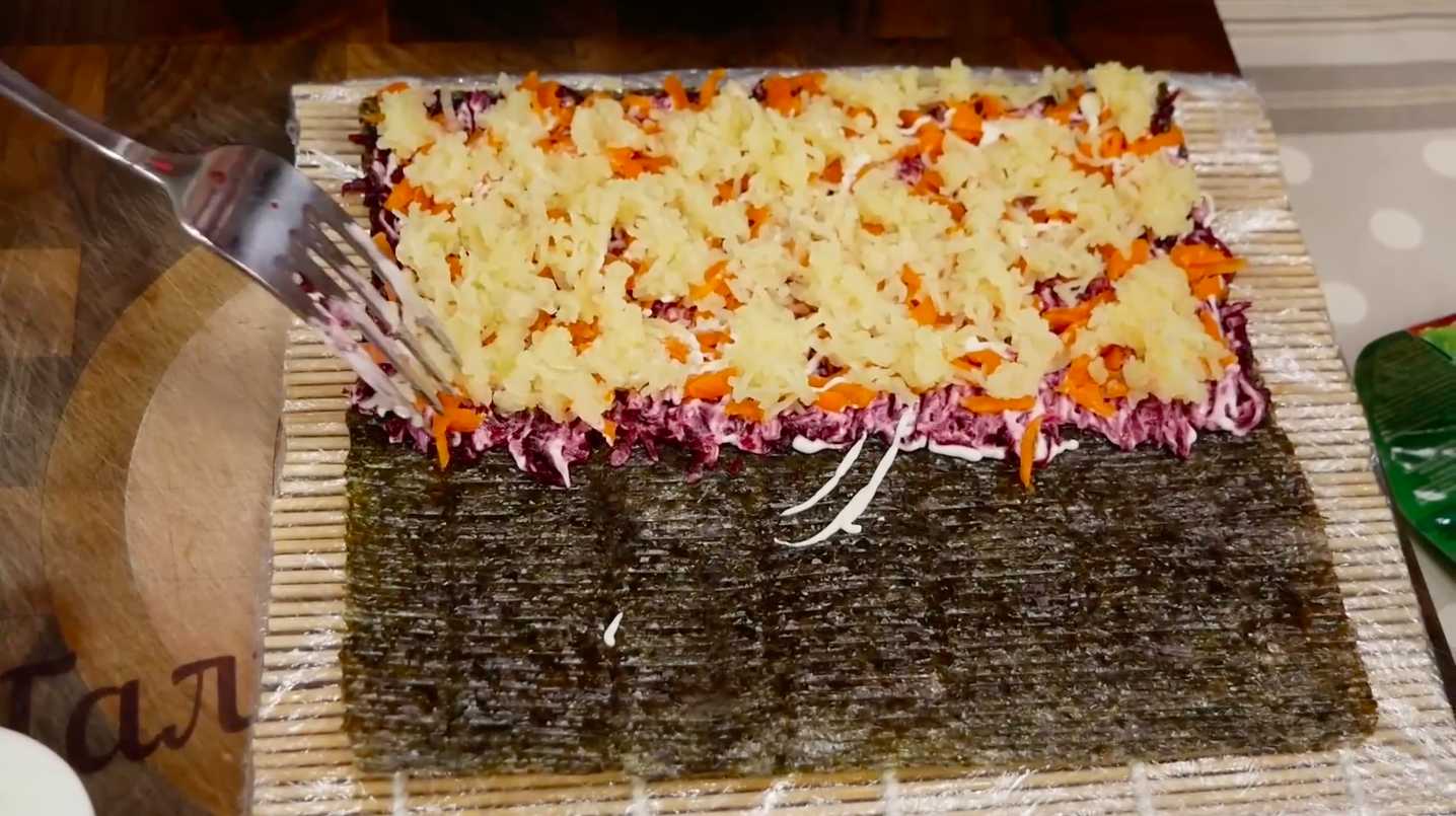 Роллы Селедка под шубой-Шаг 6