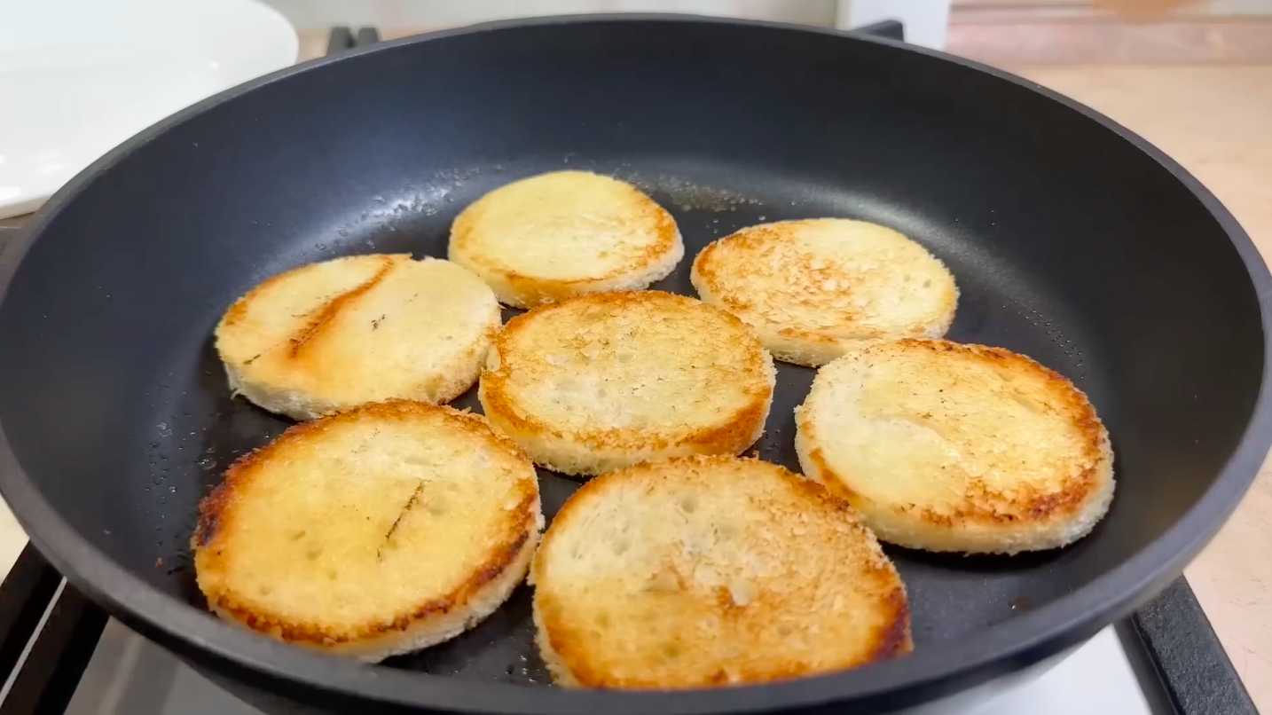 Томатные мини-кексы с яичной начинкой-Шаг 2