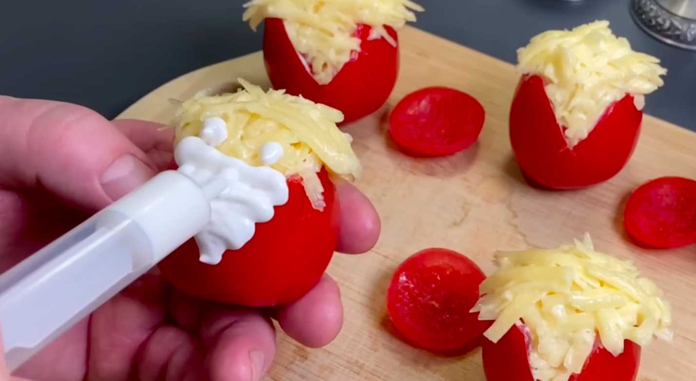 Новогодние суши-кексы в образе Деда Мороза-Шаг 5