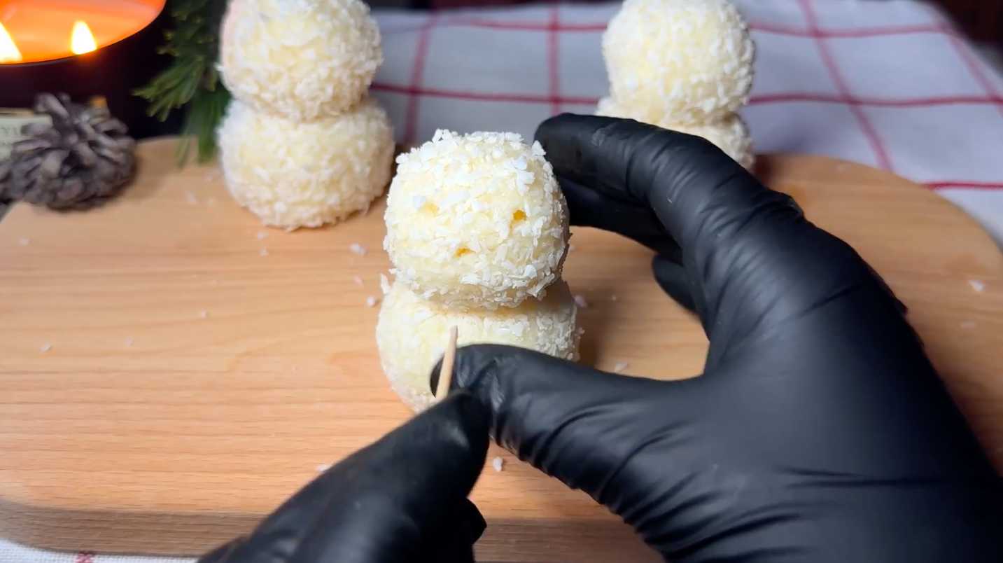 Новогодние суши-кексы в виде снеговиков-Шаг 5