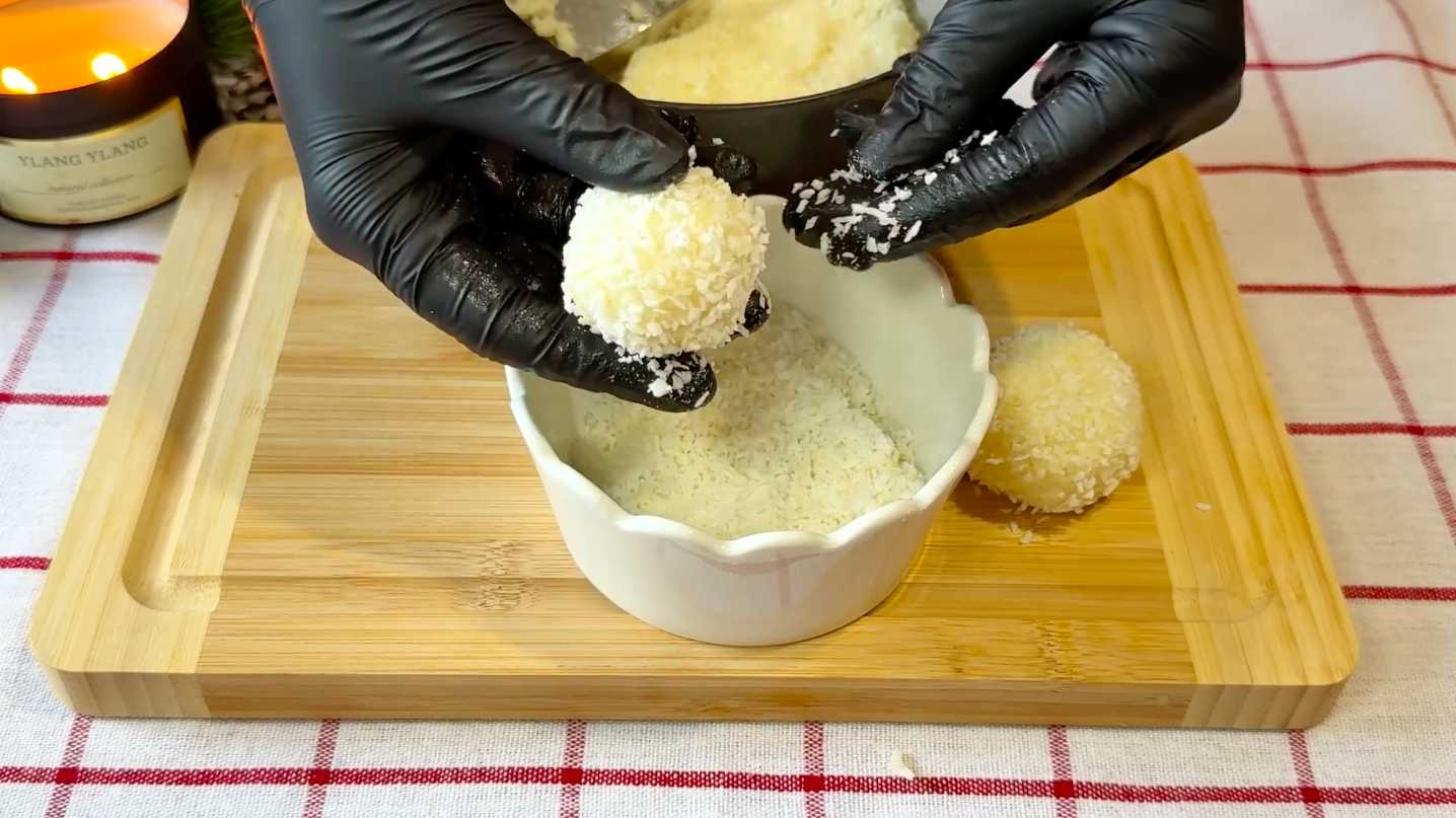 Новогодние суши-кексы в виде снеговиков-Шаг 3