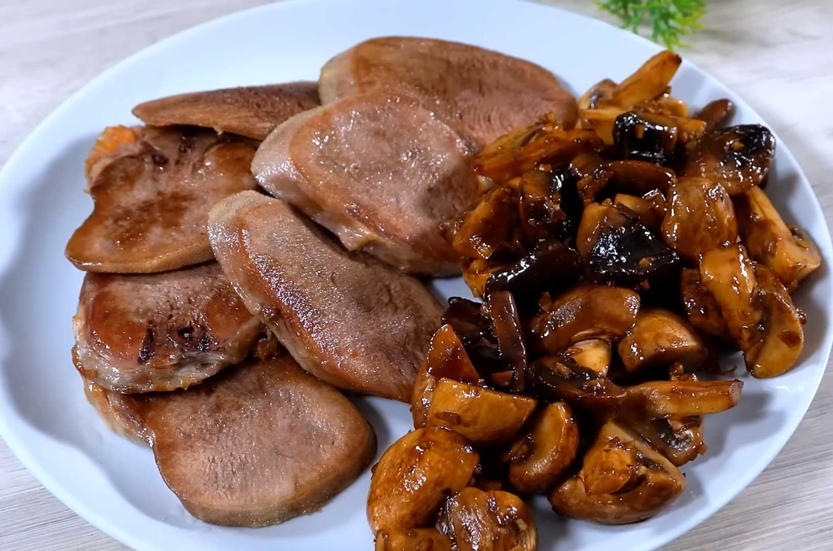 Запечённый говяжий язык с грибами-Шаг 12