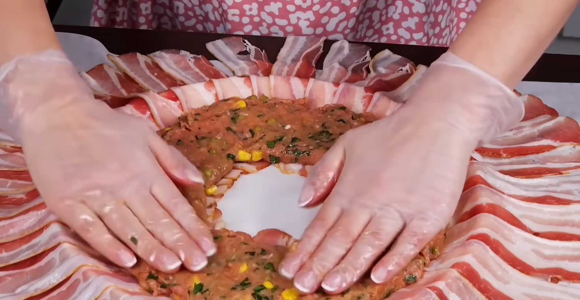 Мясной рулет с сыром и овощами в беконе-Шаг 8