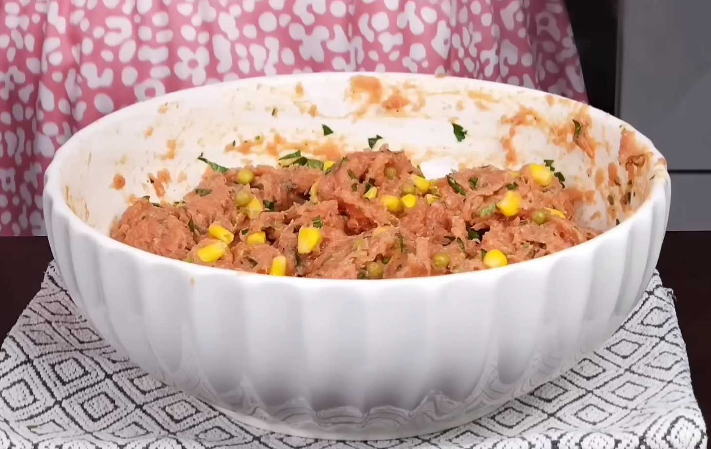 Мясной рулет с сыром и овощами в беконе-Шаг 4