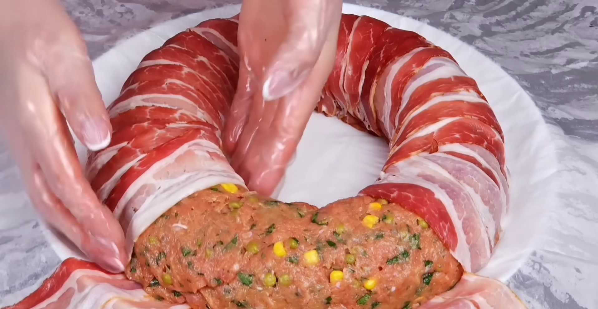 Мясной рулет с сыром и овощами в беконе-Шаг 12