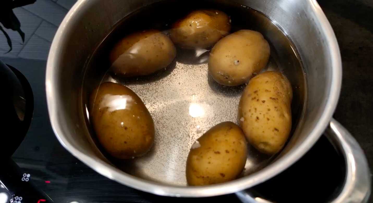 Оливье с красной рыбой и авокадо-Шаг 1