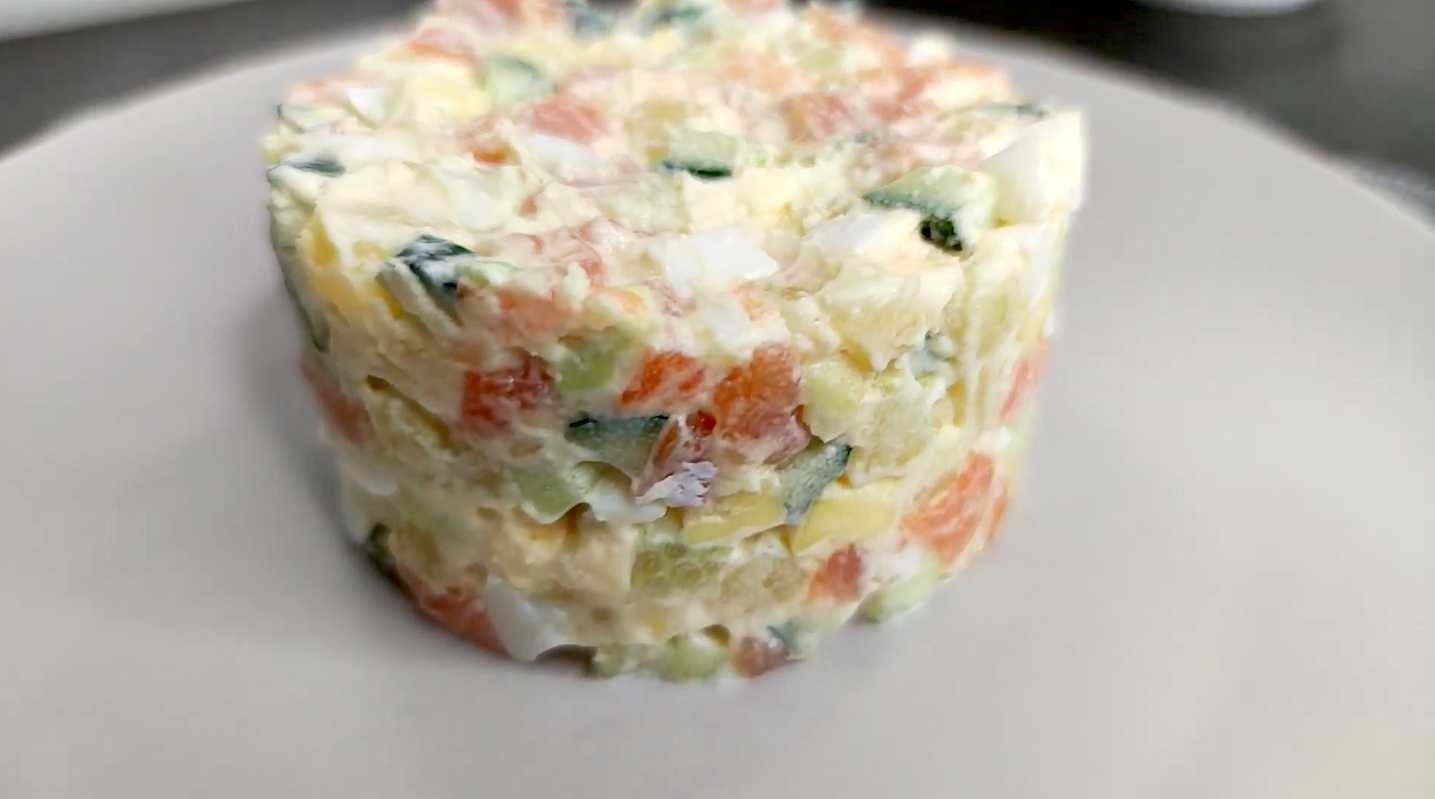 Оливье с красной рыбой и авокадо-Шаг 8