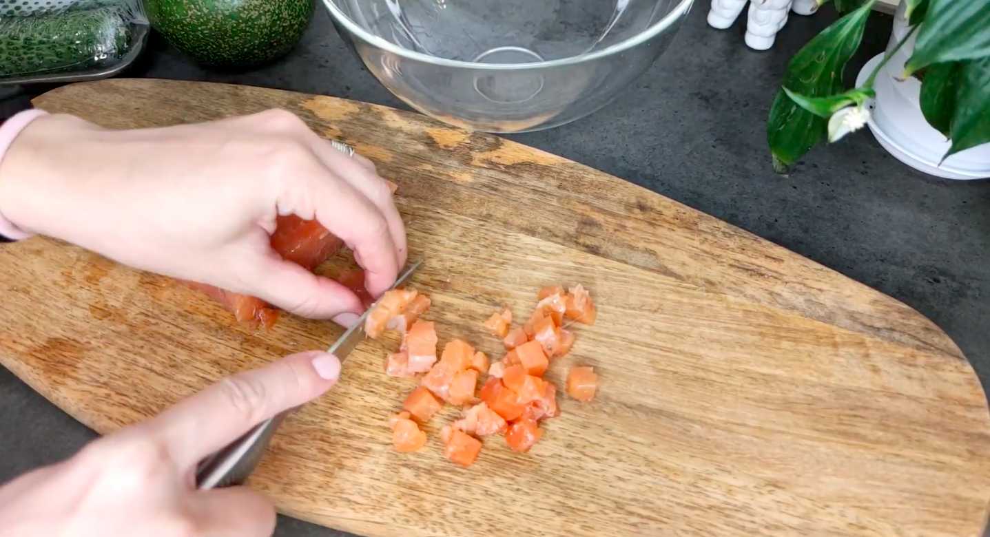 Оливье с красной рыбой и авокадо-Шаг 2