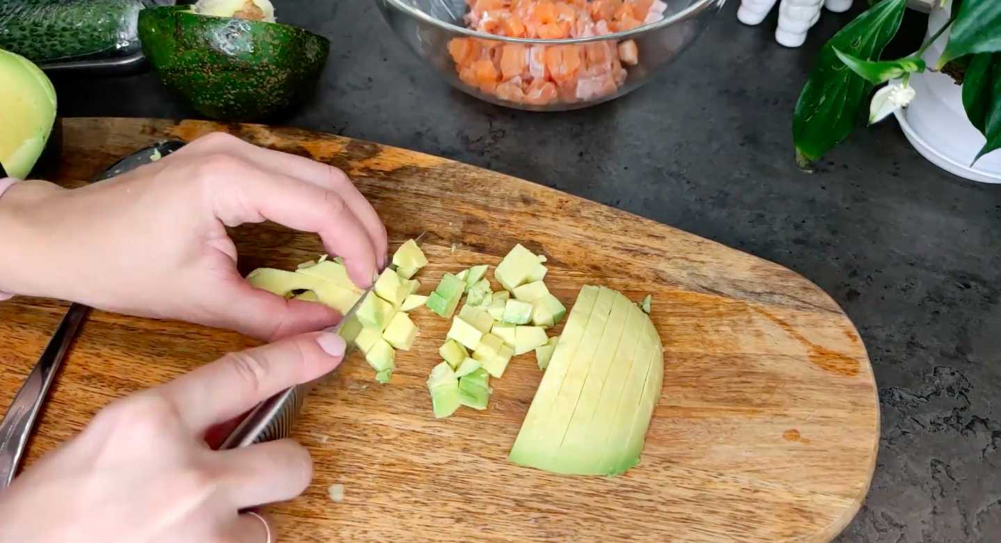 Оливье с красной рыбой и авокадо-Шаг 3