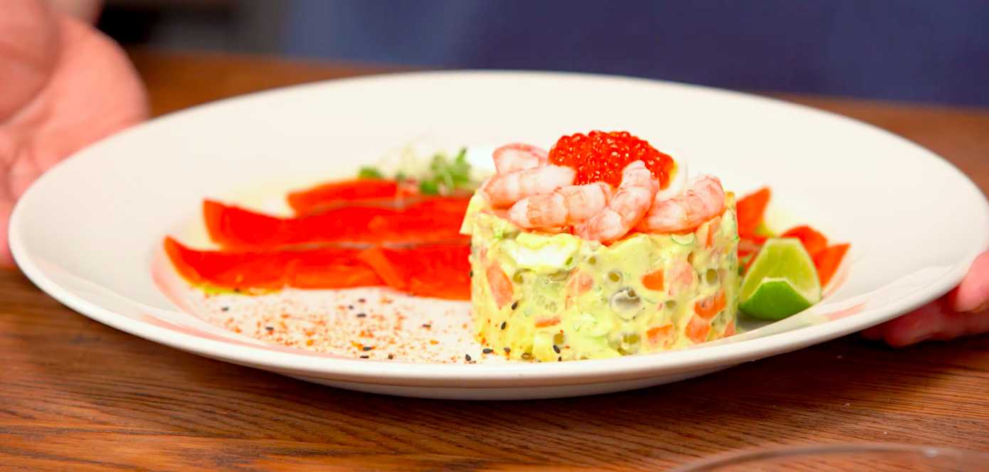 Оливье с креветками и красной рыбой-Шаг 11