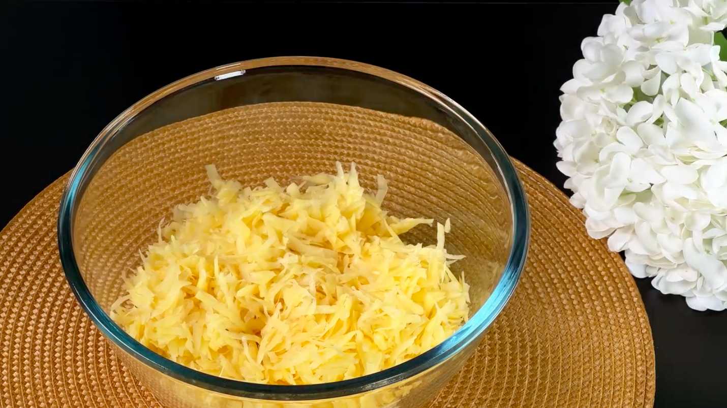 Традиционные картофельные рулетики с мясной начинкой-Шаг 2