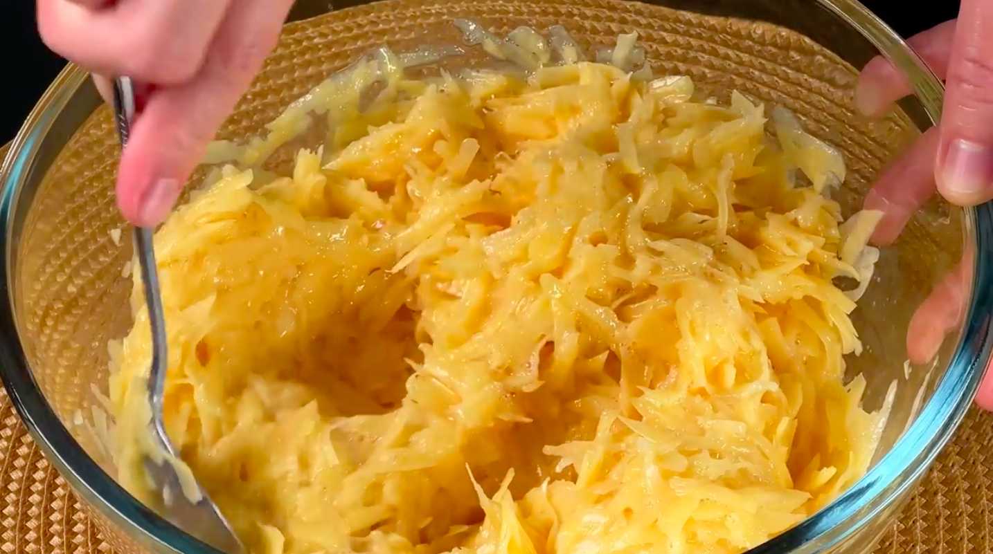 Традиционные картофельные рулетики с мясной начинкой-Шаг 3