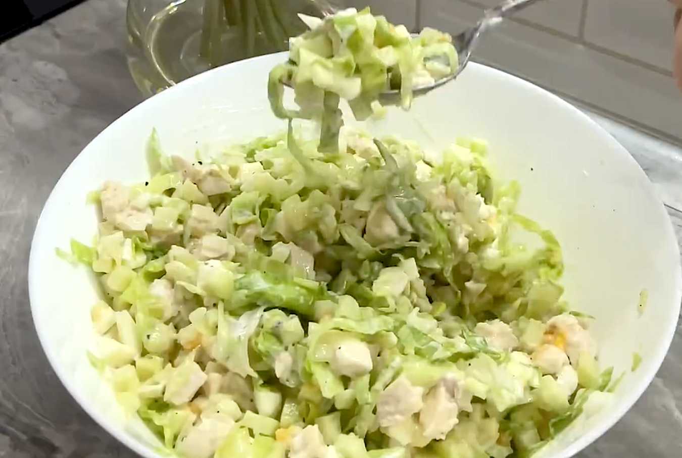 Оливье с курицей и йогуртом-Шаг 6