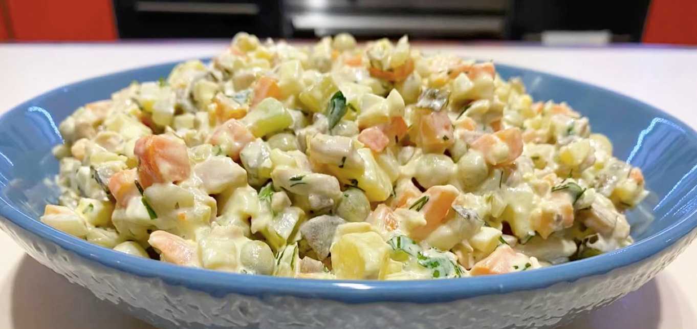 Оливье с курицей и грибами-Шаг 11