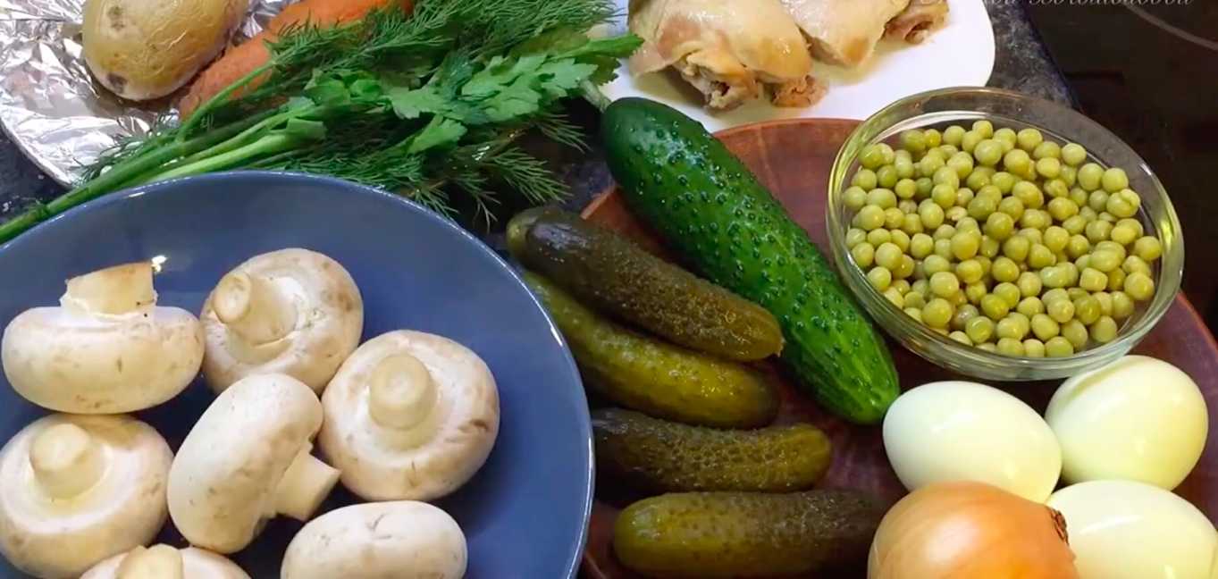 Оливье с курицей и грибами-Шаг 1