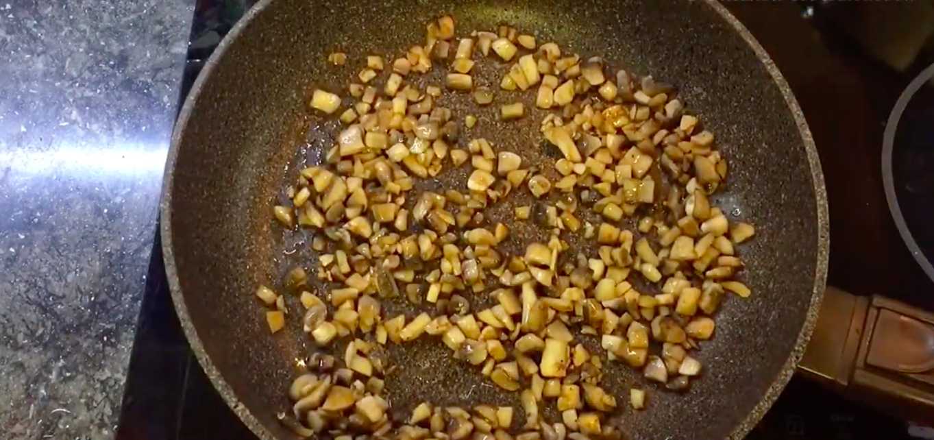 Оливье с курицей и грибами-Шаг 2