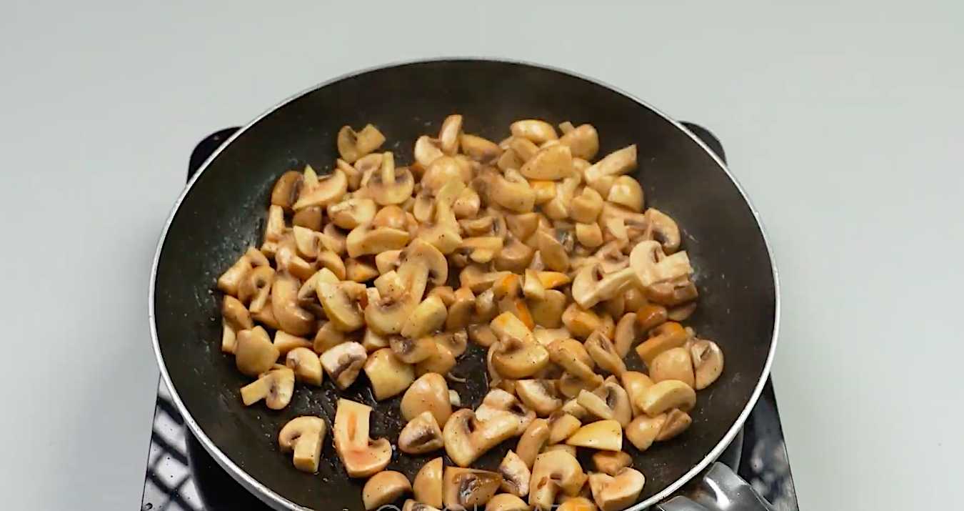 Гнезда из фарша с грибами и помидорами-Шаг 7