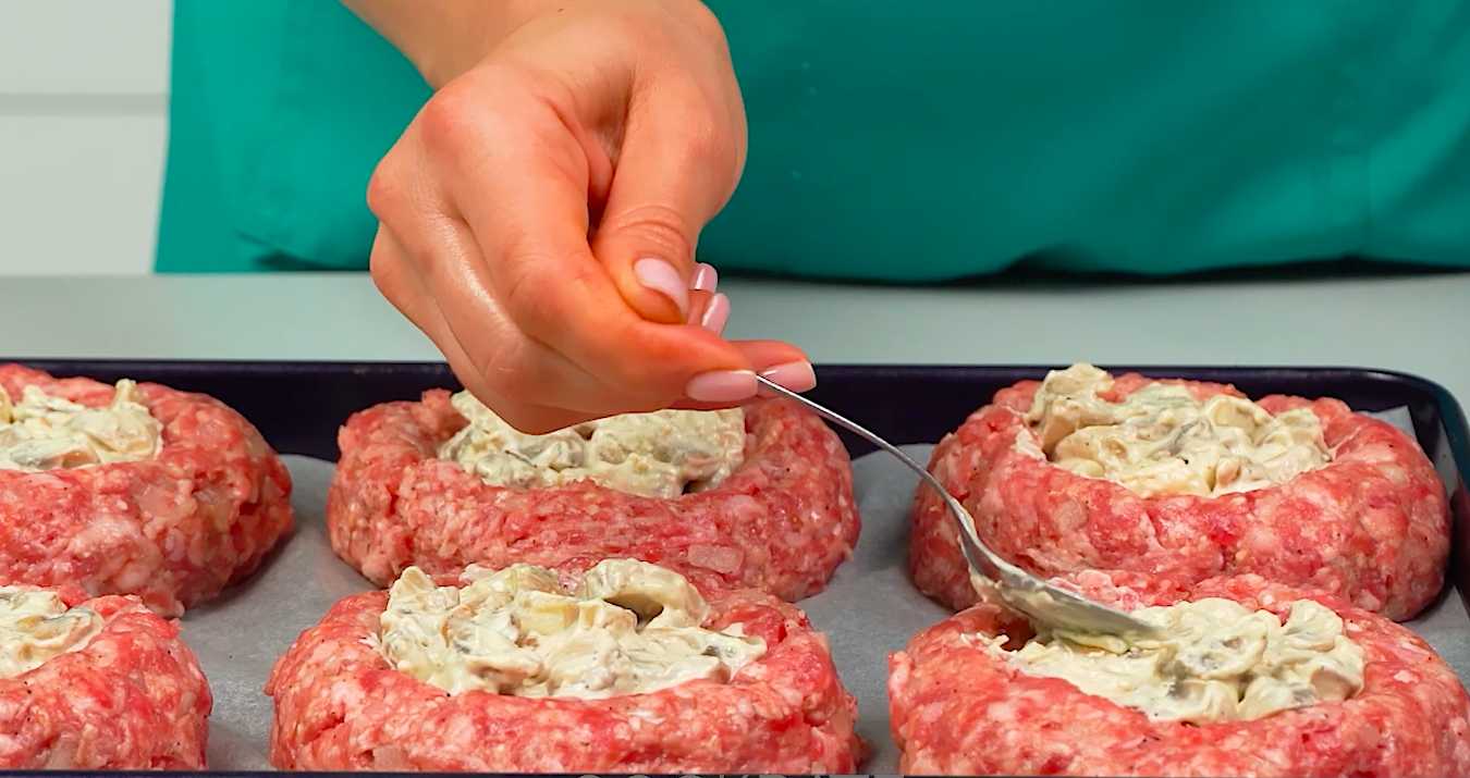 Гнезда из фарша с грибами и помидорами-Шаг 9