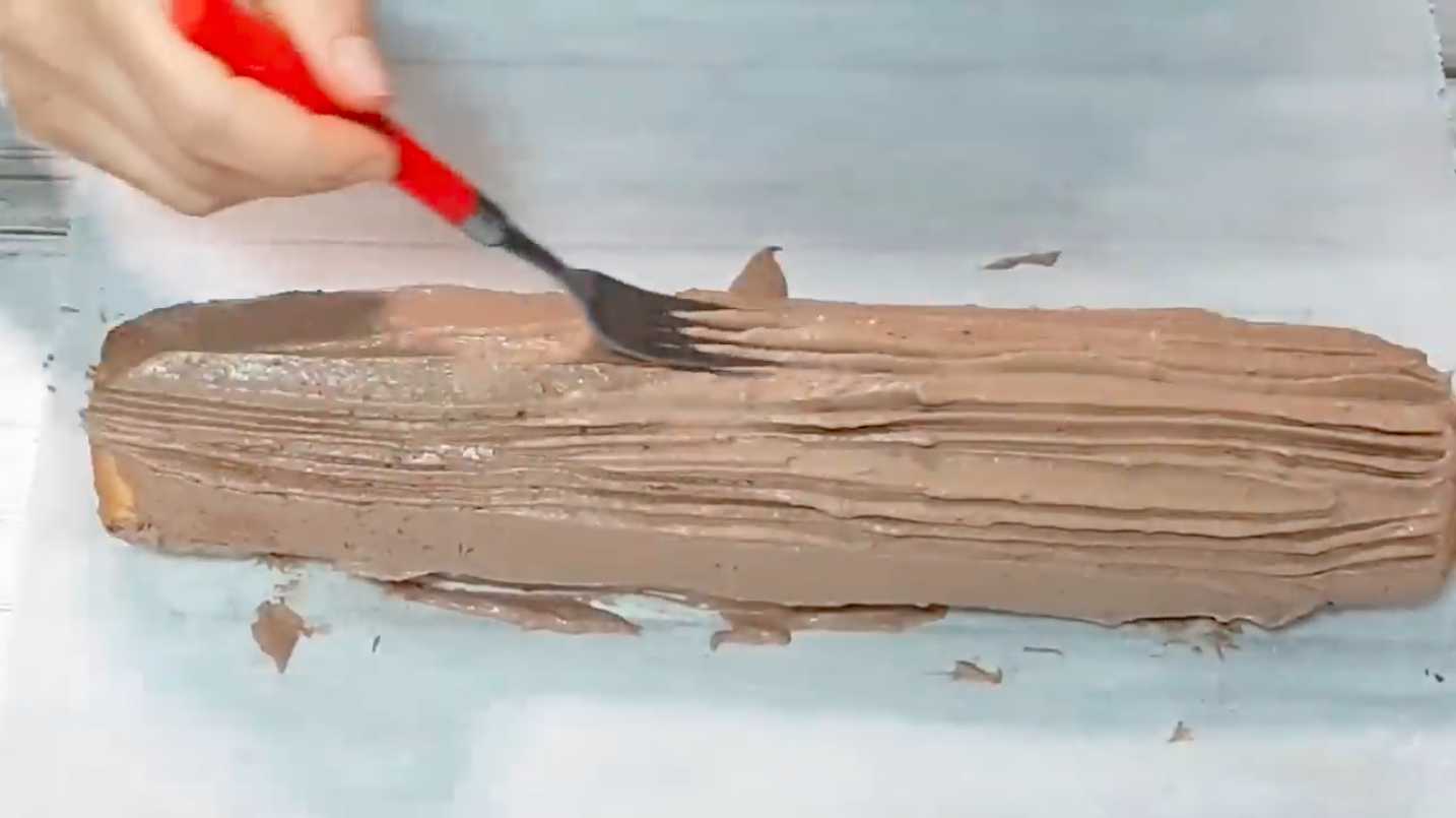 Торт-рулет Рождественское полено-Шаг 9