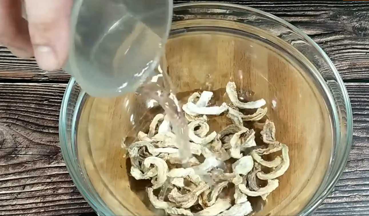 Острый корейский салат из сушеной редьки-Шаг 1