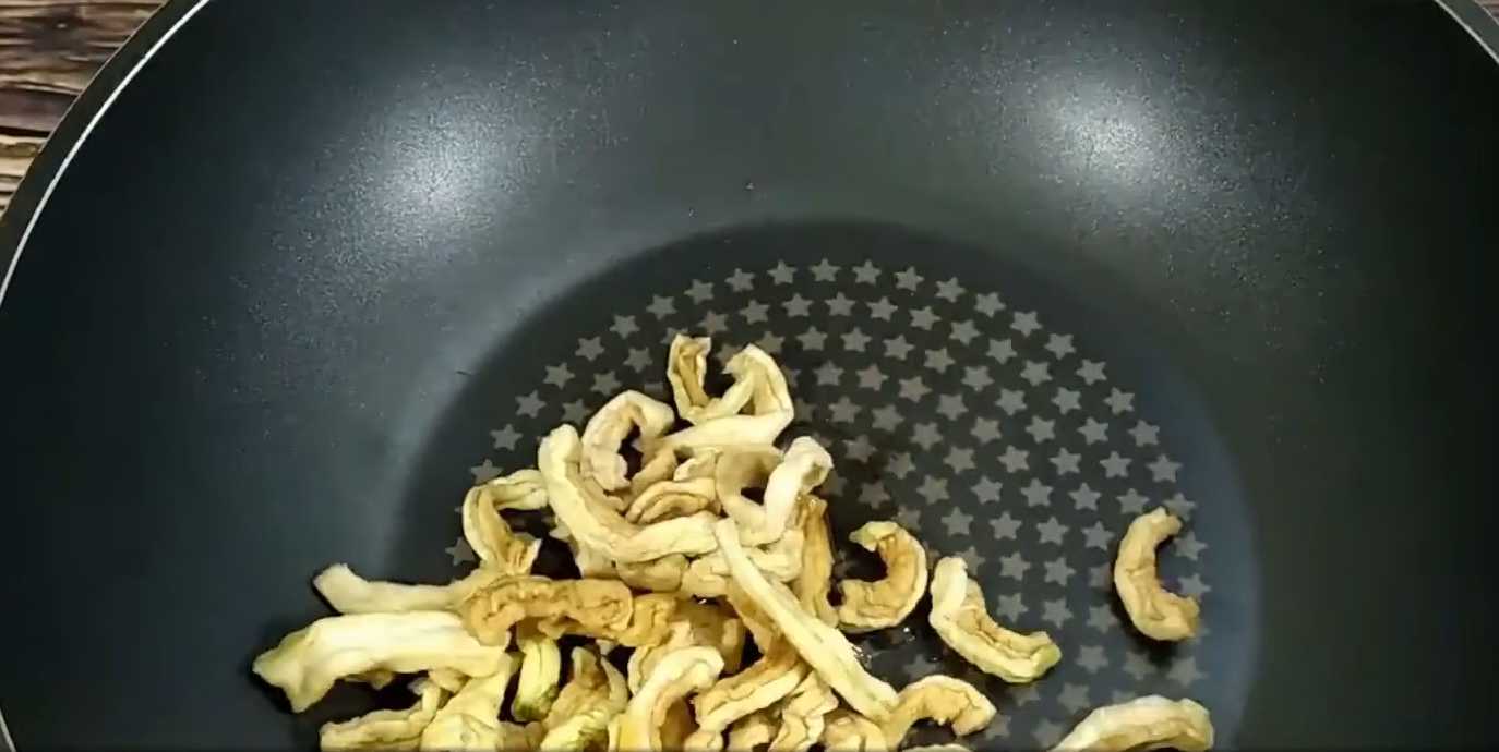 Острый корейский салат из сушеной редьки-Шаг 8