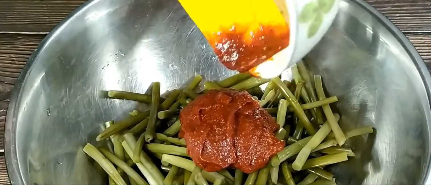 Острая закуска из стрелок чеснока-Шаг 5