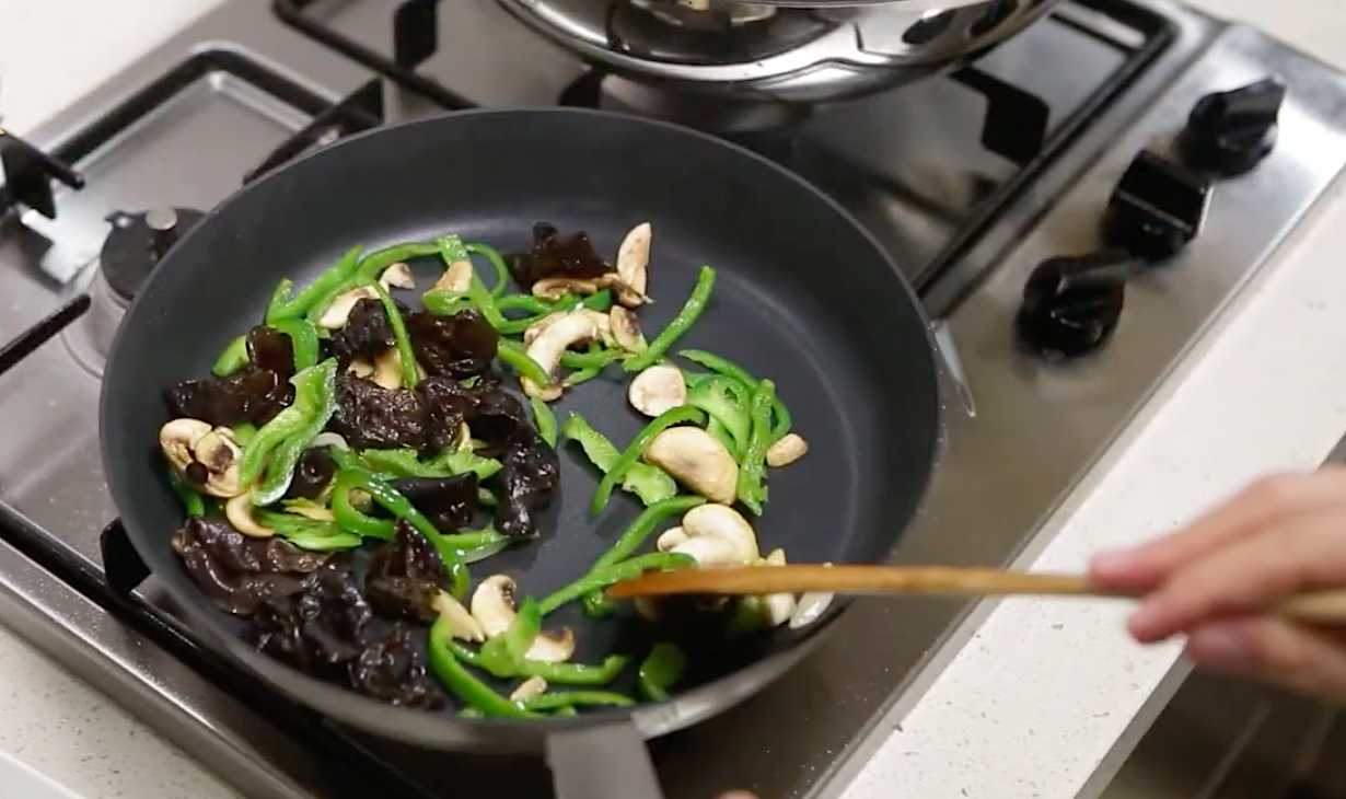 Жареная стеклянная лапша Джапче-Шаг 10