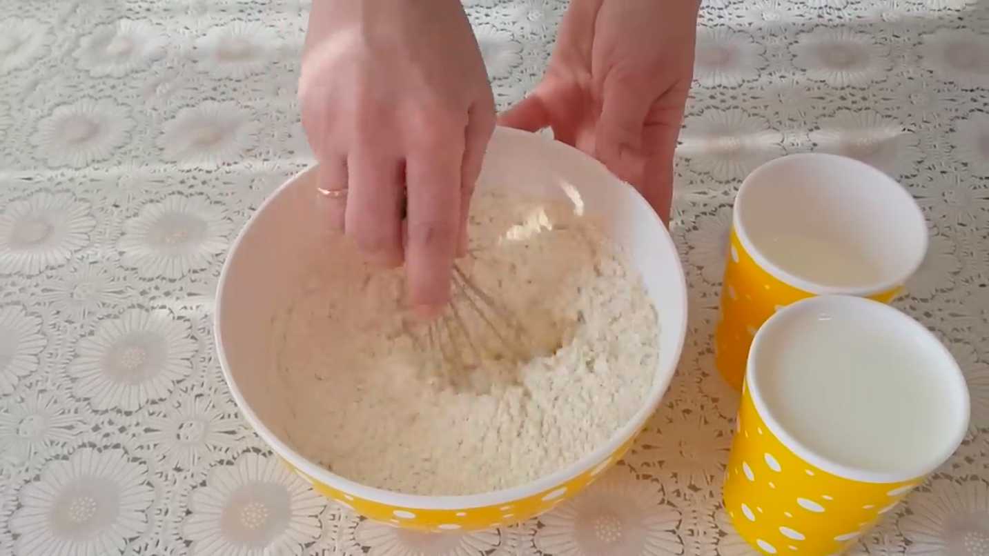 Тонкие блинчики на молоке с яйцами и сахаром-Шаг 4