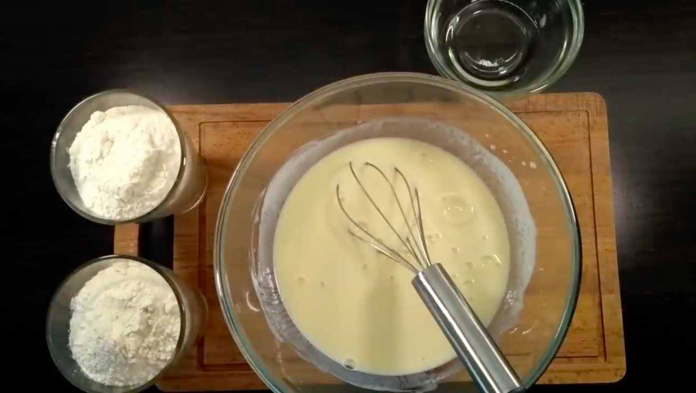 Блины на кефире с кипятком-Шаг 2