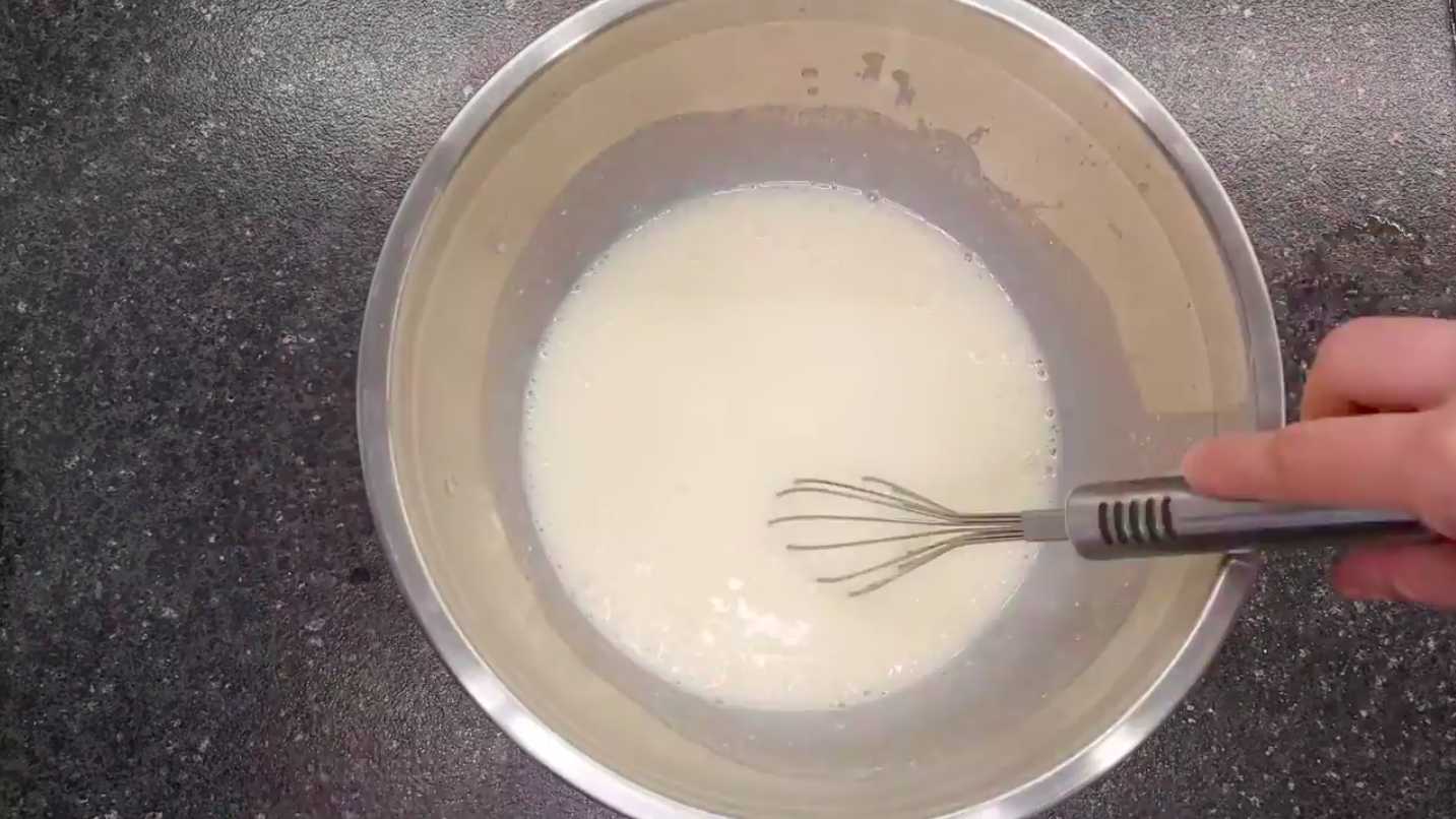 Блины на кислом молоке с дырочками-Шаг 3