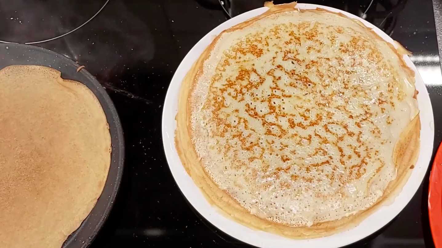 Блины на кислом молоке с дырочками-Шаг 12