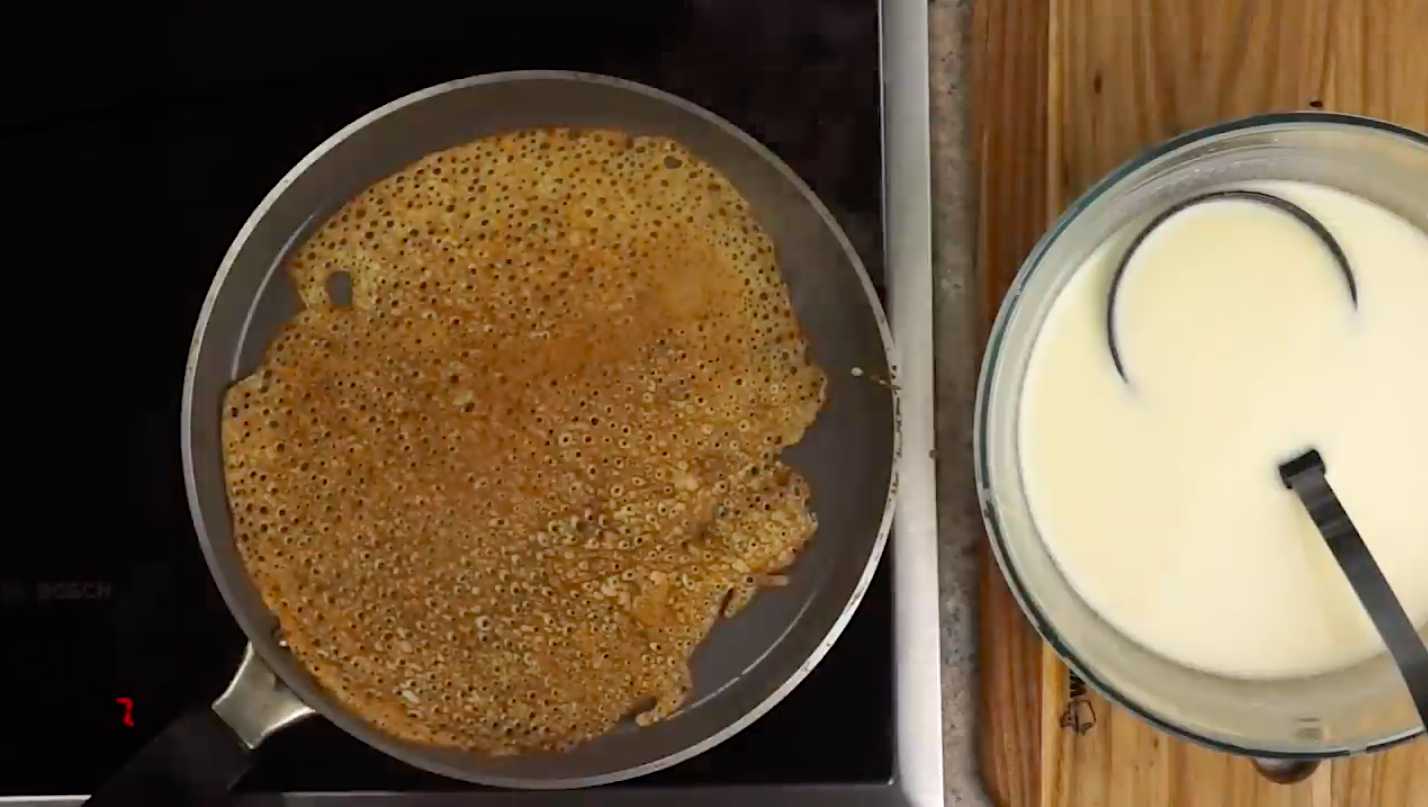 Блины на молоке с дырочками-Шаг 10