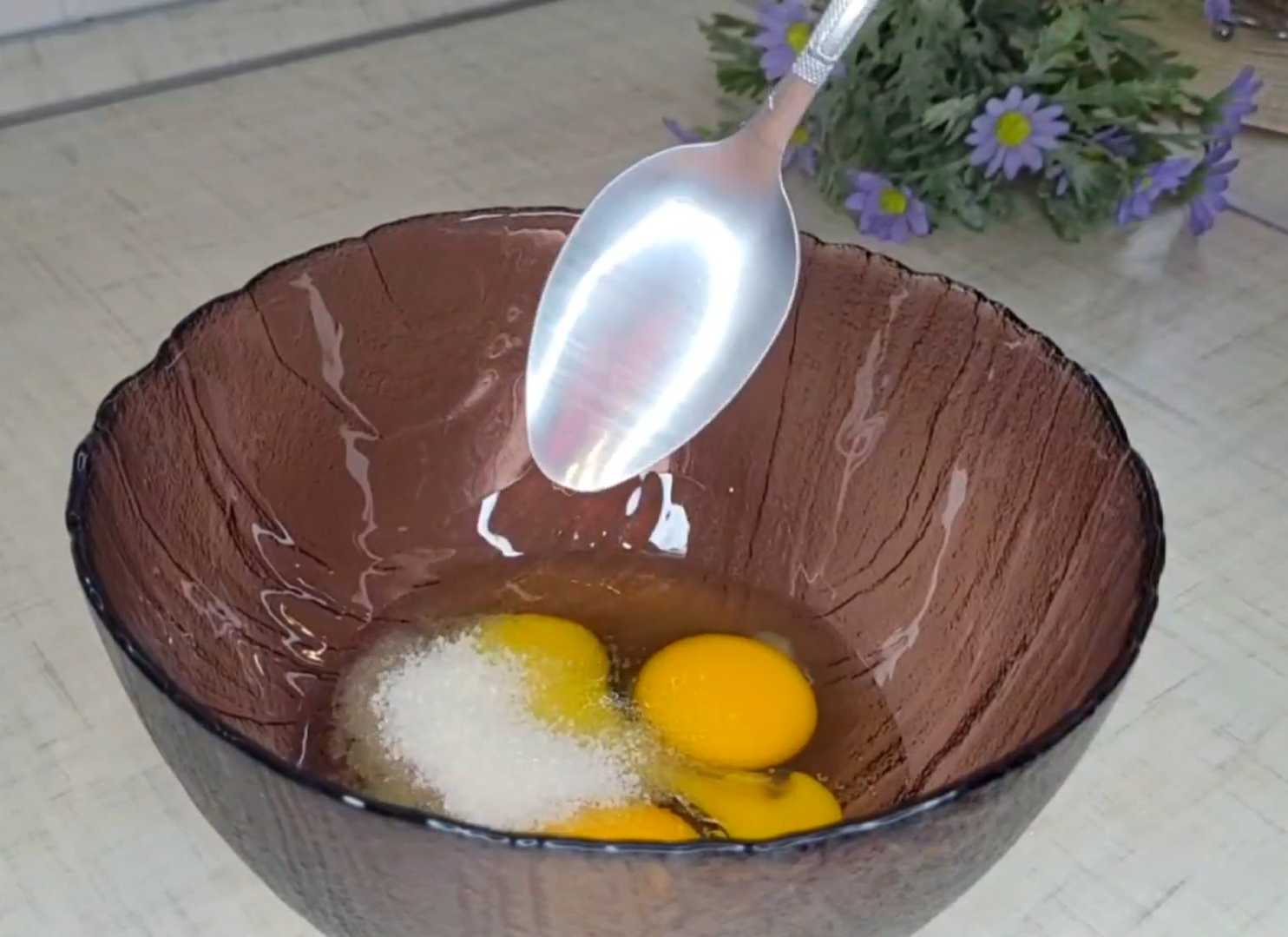 Блины на молоке с колбасой и сыром-Шаг 1