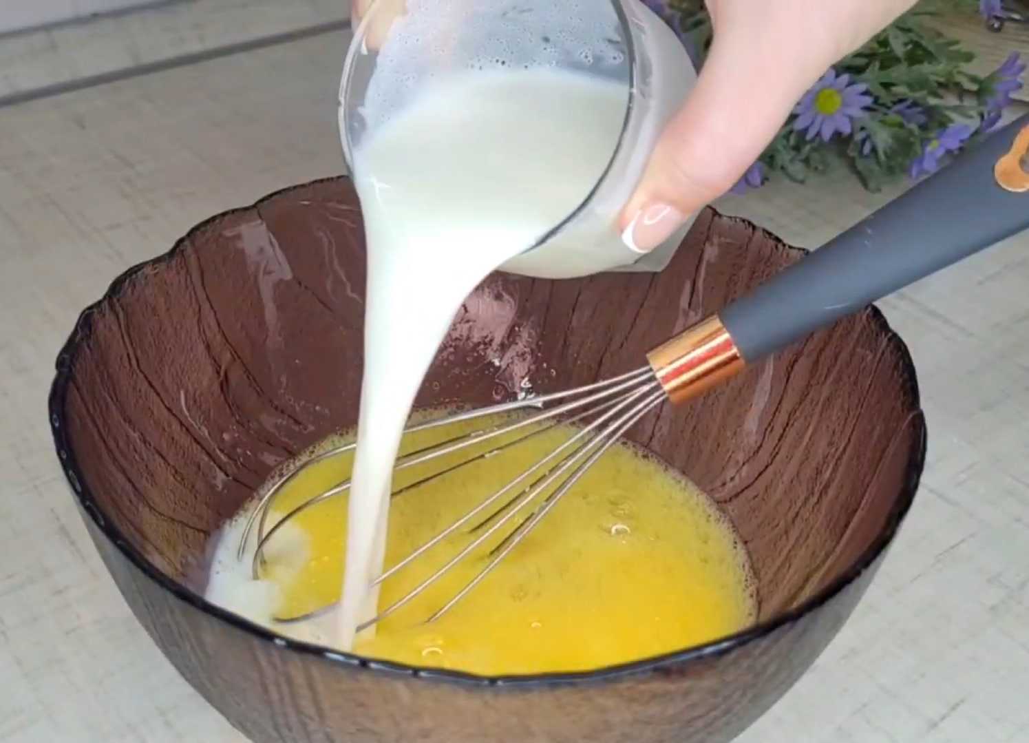 Блины на молоке с колбасой и сыром-Шаг 2