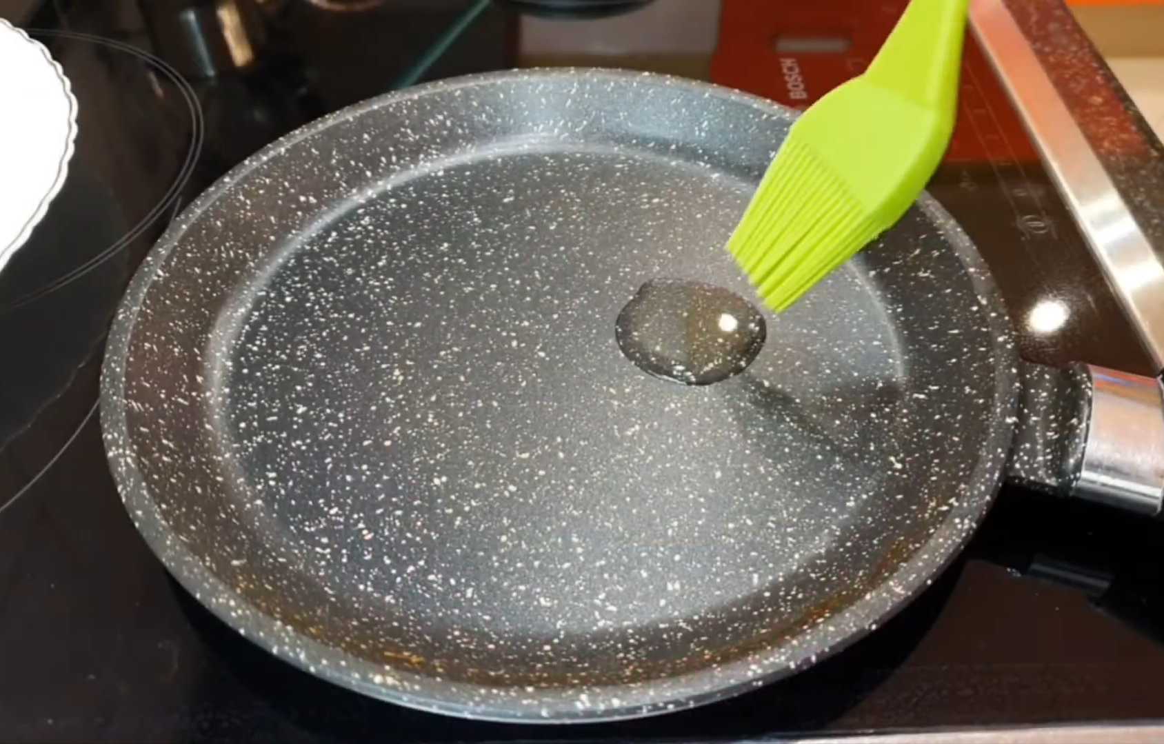 Дрожжевые блины на кефире-Шаг 8