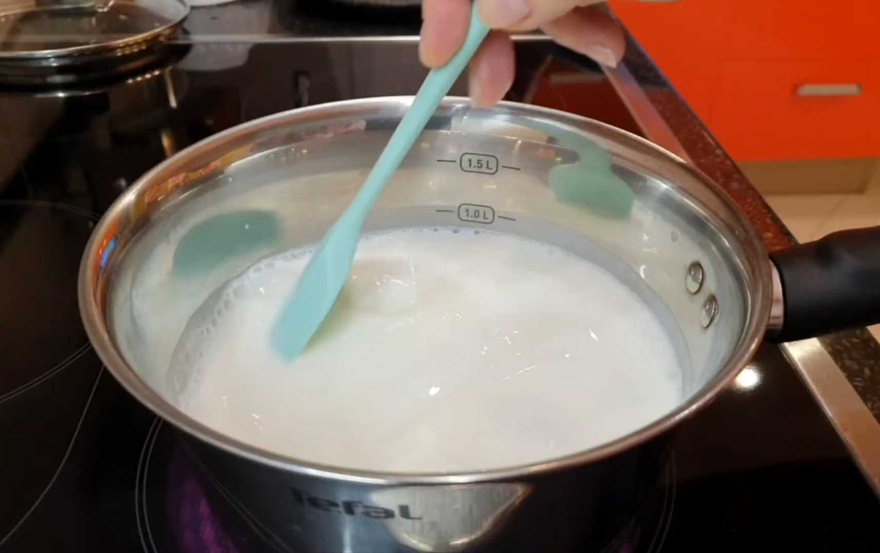 Дрожжевые блины на кефире-Шаг 2