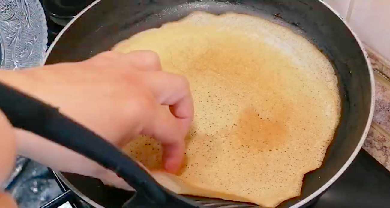 Блины на сыворотке с дырочками-Шаг 12