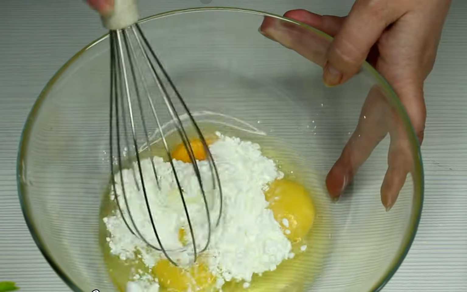 Яичные блины для салата-Шаг 1