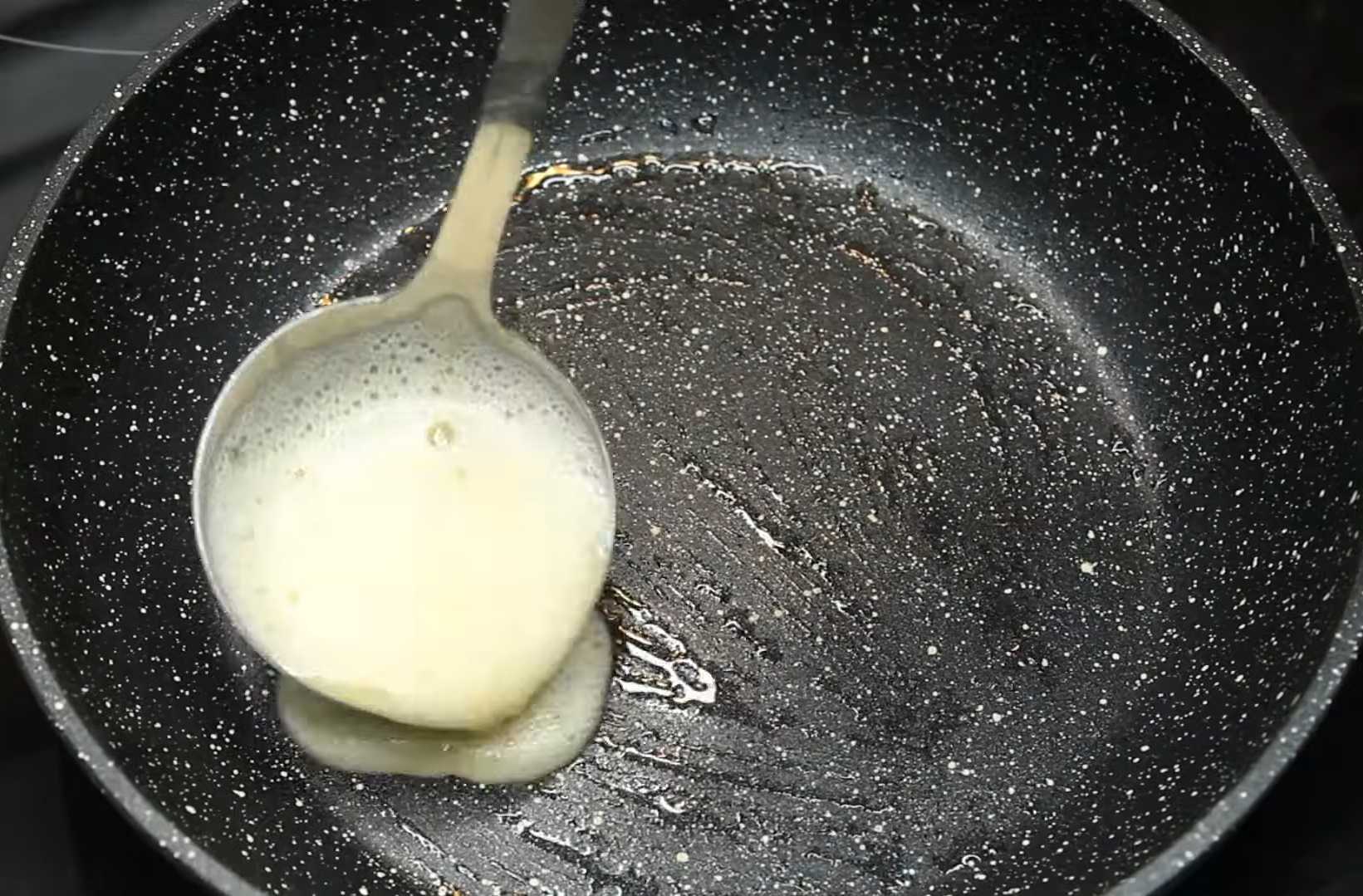 Яичные блины для салата-Шаг 3