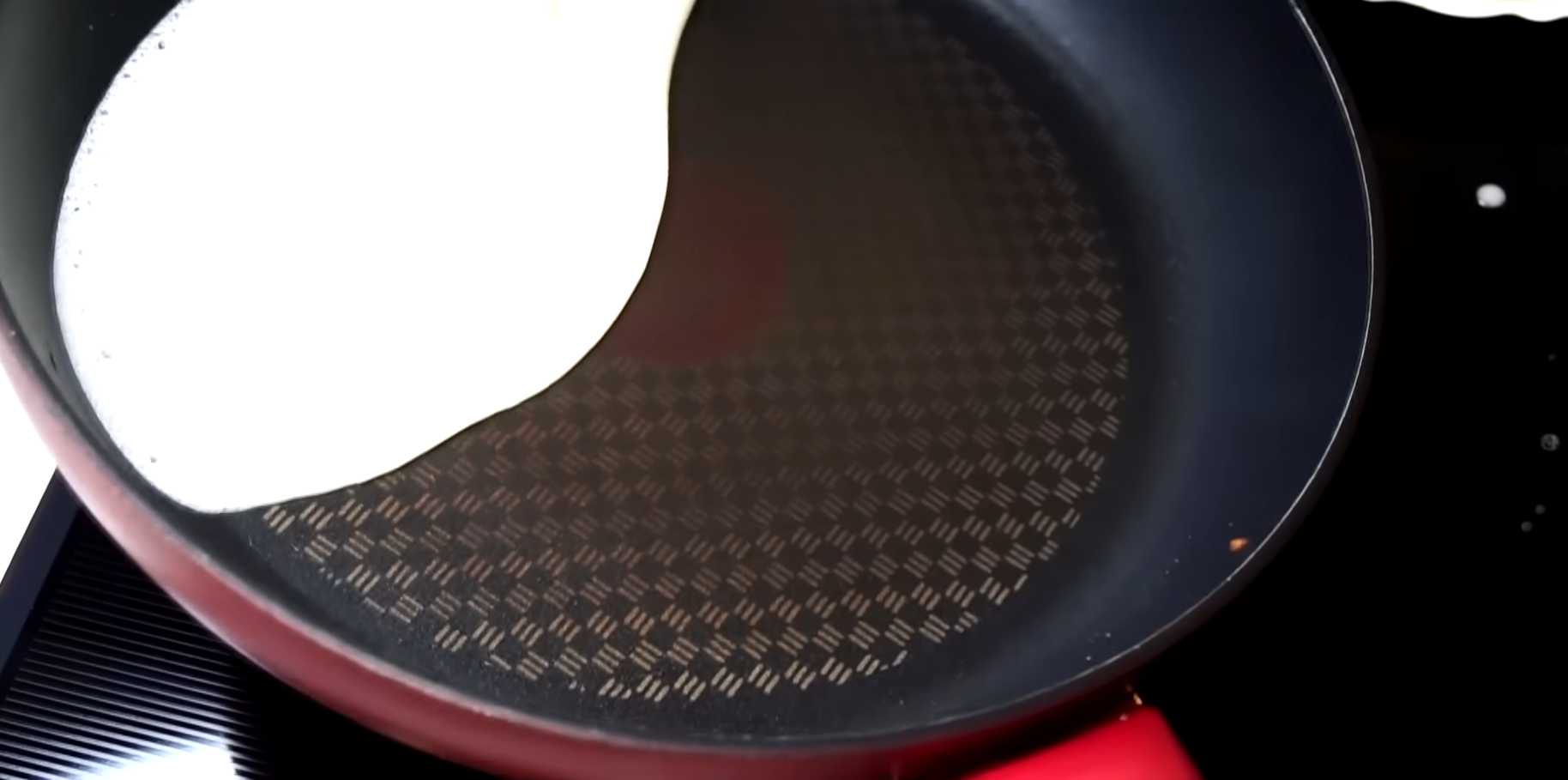 Тонкие блины на кефире с дырочками-Шаг 6