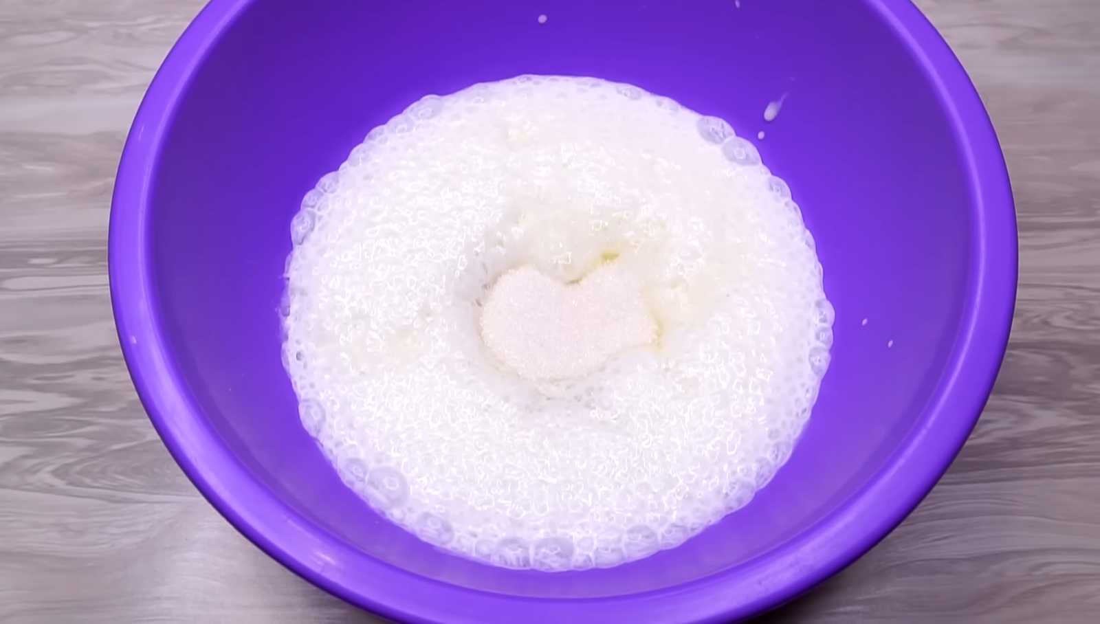 Тонкие блины на кефире с дырочками-Шаг 2